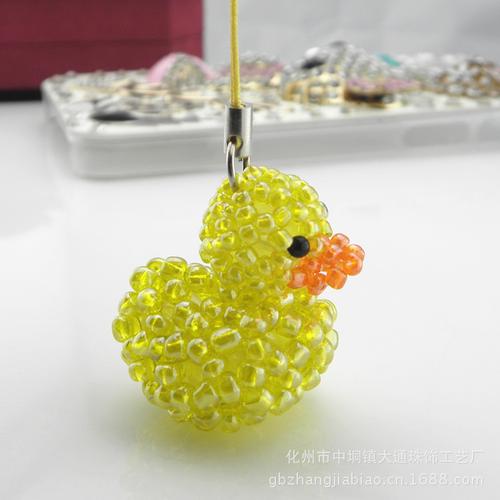 小黄鸭手机挂件成批发爆款 手工工艺品的可爱经济
